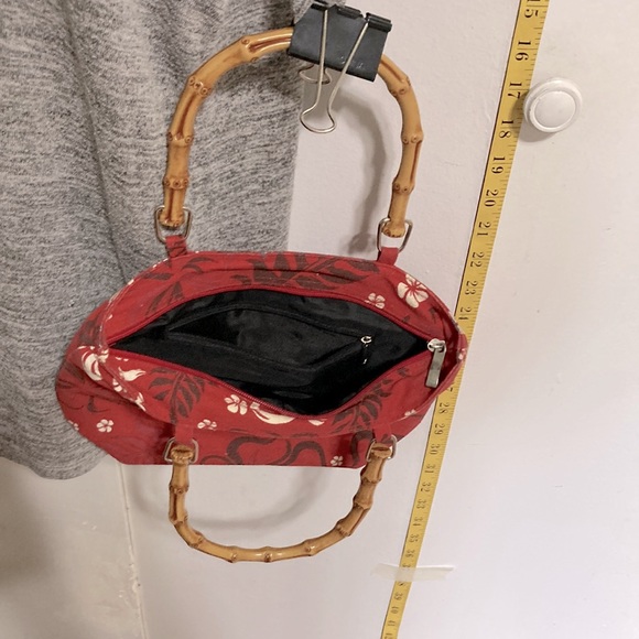 Kulo’ Ko Gear Hawaiian Handbag Bamboo Handles Red White Floral 9" x 8" x 4" - Picture 3 of 16